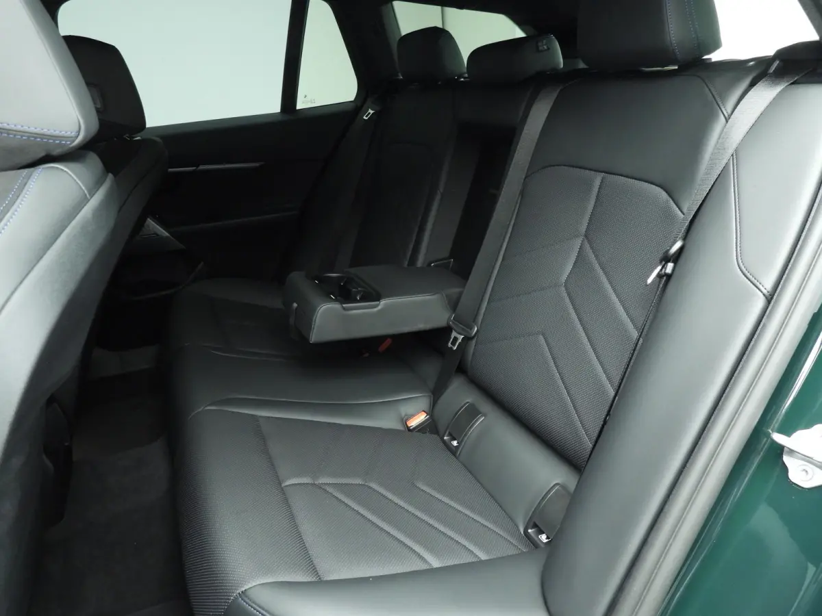 530e | M-Sportpakket | Individual uitv. | LED | HUD | Active Cruise | Sportstoelen | Stoelverwarming | DAB | Harman-kardon sound | Alu 20 inch