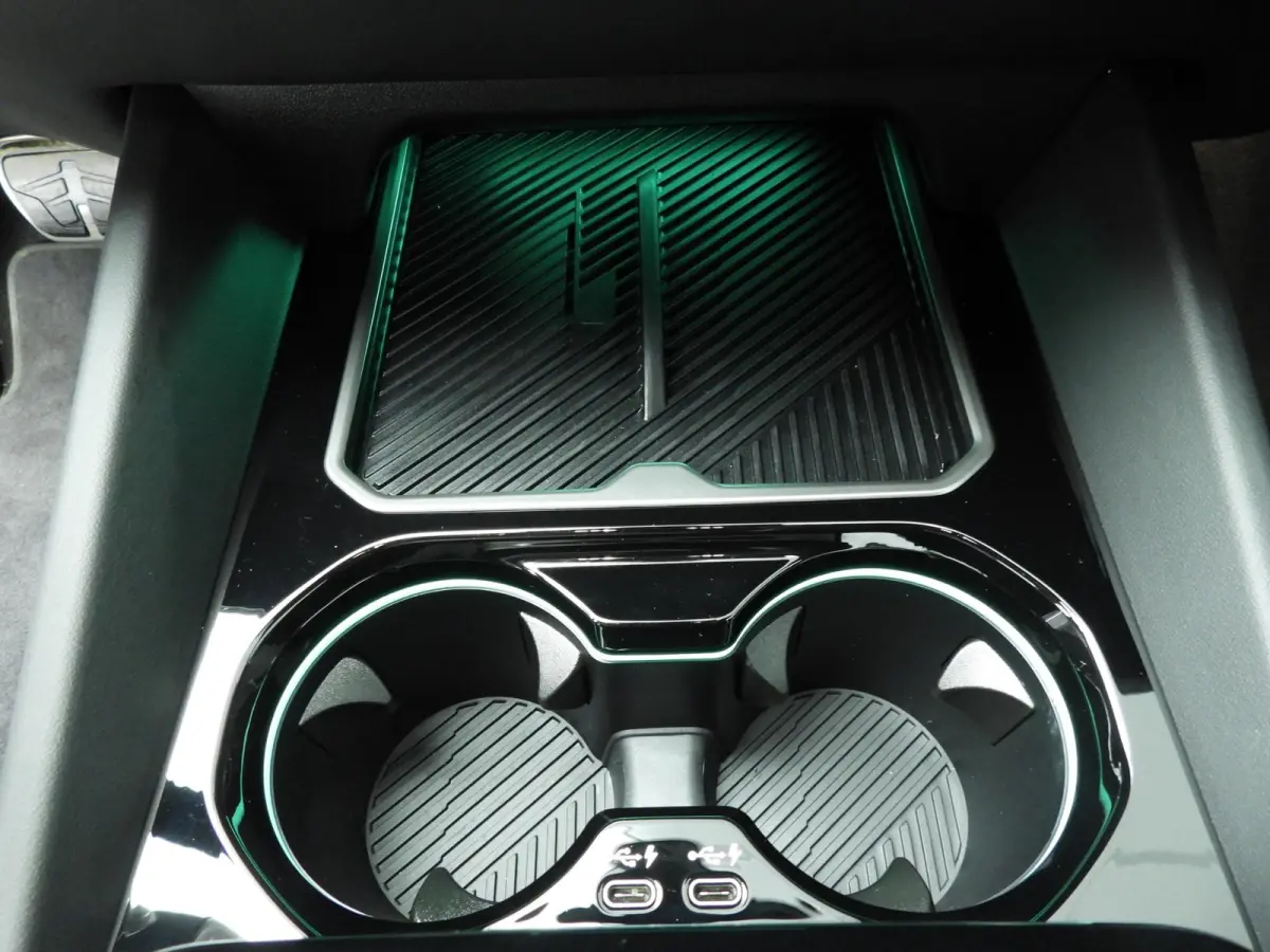 530e | M-Sportpakket | Individual uitv. | LED | HUD | Active Cruise | Sportstoelen | Stoelverwarming | DAB | Harman-kardon sound | Alu 20 inch