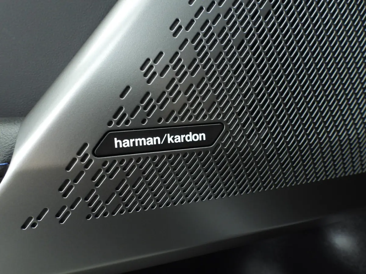 530e | M-Sportpakket | Individual uitv. | LED | HUD | Active Cruise | Sportstoelen | Stoelverwarming | DAB | Harman-kardon sound | Alu 20 inch