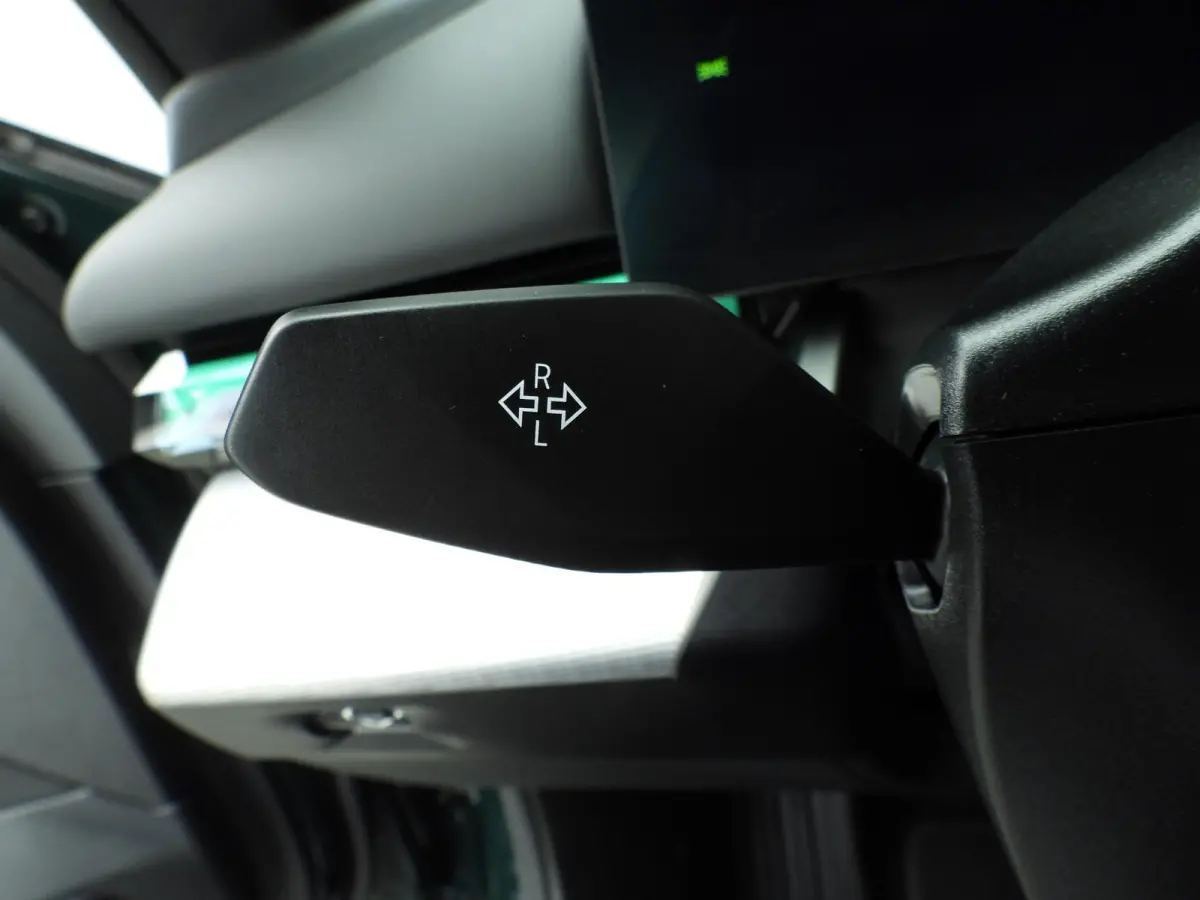 530e | M-Sportpakket | Individual uitv. | LED | HUD | Active Cruise | Sportstoelen | Stoelverwarming | DAB | Harman-kardon sound | Alu 20 inch