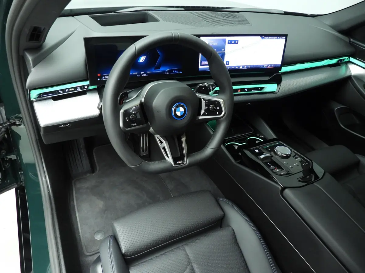 530e | M-Sportpakket | Individual uitv. | LED | HUD | Active Cruise | Sportstoelen | Stoelverwarming | DAB | Harman-kardon sound | Alu 20 inch