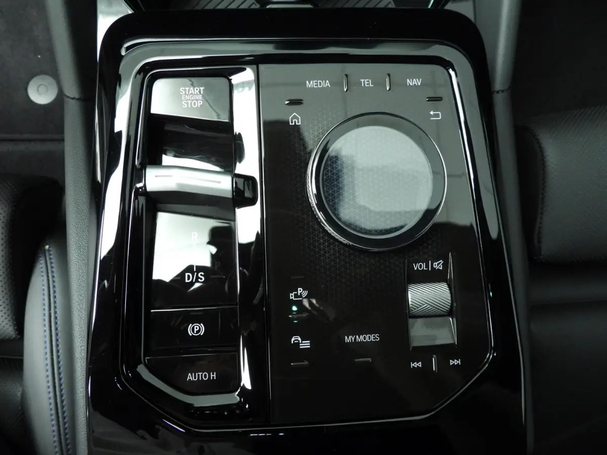 530e | M-Sportpakket | Individual uitv. | LED | HUD | Active Cruise | Sportstoelen | Stoelverwarming | DAB | Harman-kardon sound | Alu 20 inch
