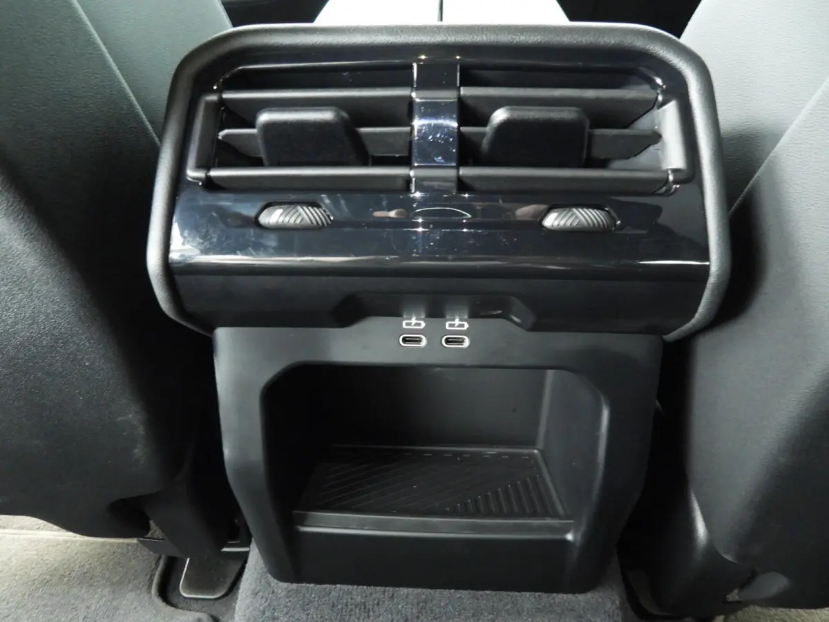 530e | M-Sportpakket | Individual uitv. | LED | HUD | Active Cruise | Sportstoelen | Stoelverwarming | DAB | Harman-kardon sound | Alu 20 inch