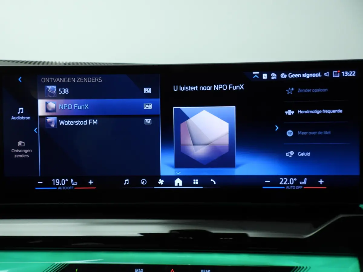 530e | M-Sportpakket | Individual uitv. | LED | HUD | Active Cruise | Sportstoelen | Stoelverwarming | DAB | Harman-kardon sound | Alu 20 inch