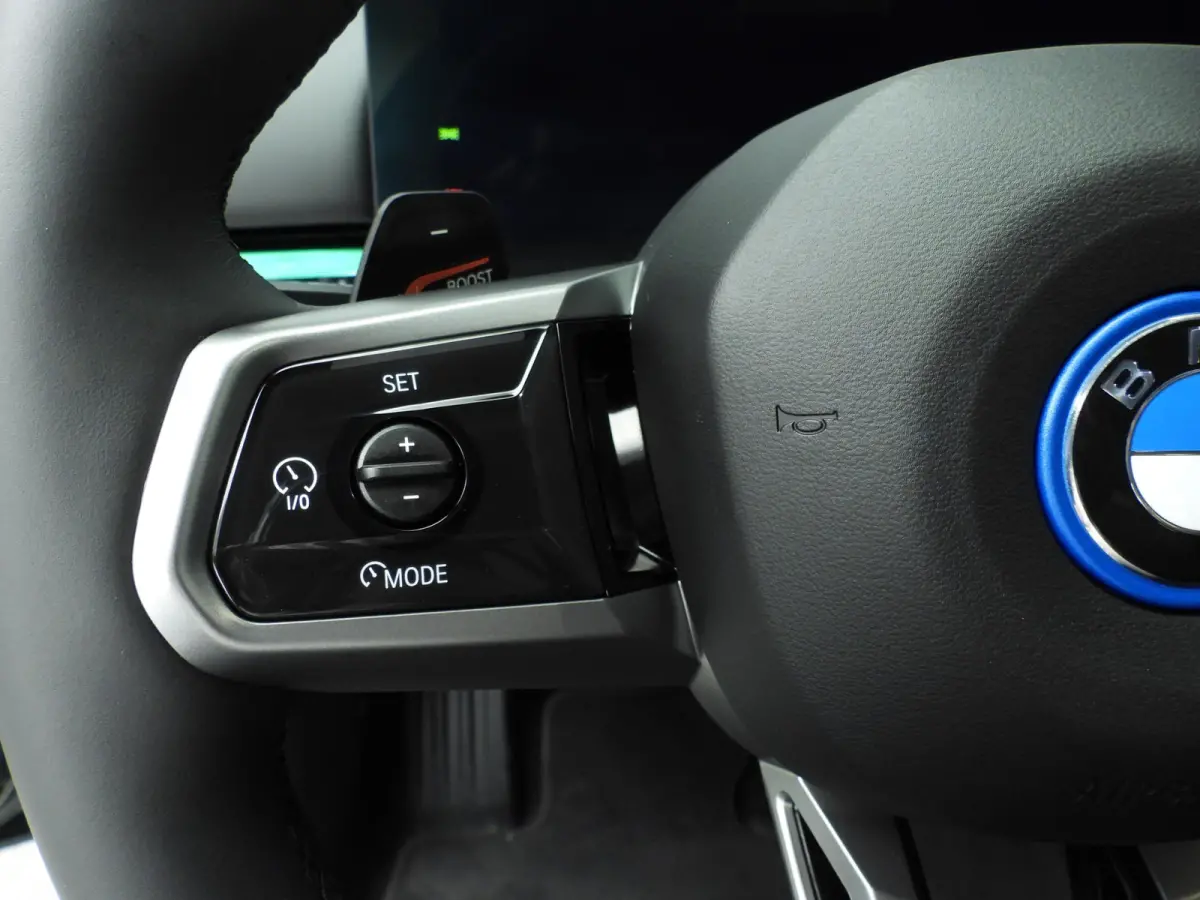 530e | M-Sportpakket | Individual uitv. | LED | HUD | Active Cruise | Sportstoelen | Stoelverwarming | DAB | Harman-kardon sound | Alu 20 inch