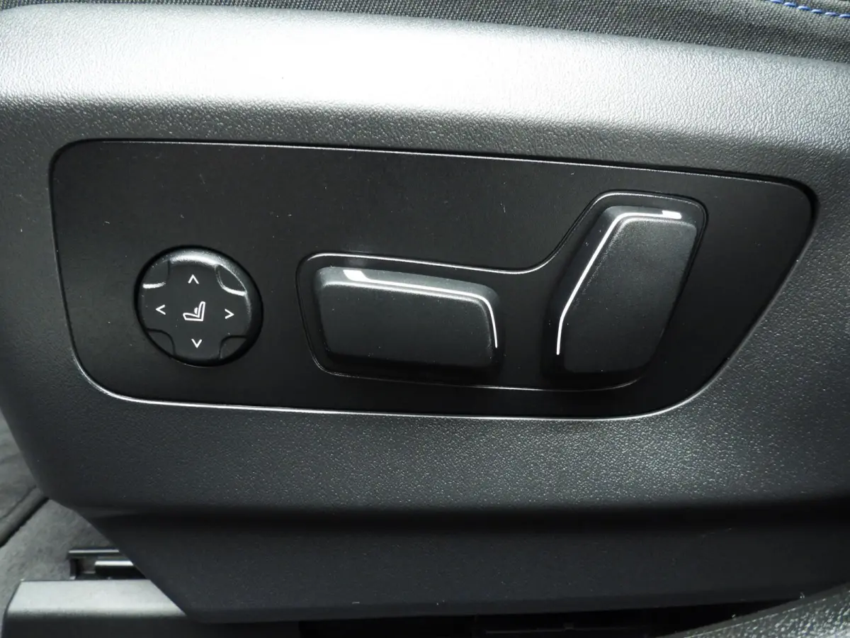 530e | M-Sportpakket | Individual uitv. | LED | HUD | Active Cruise | Sportstoelen | Stoelverwarming | DAB | Harman-kardon sound | Alu 20 inch