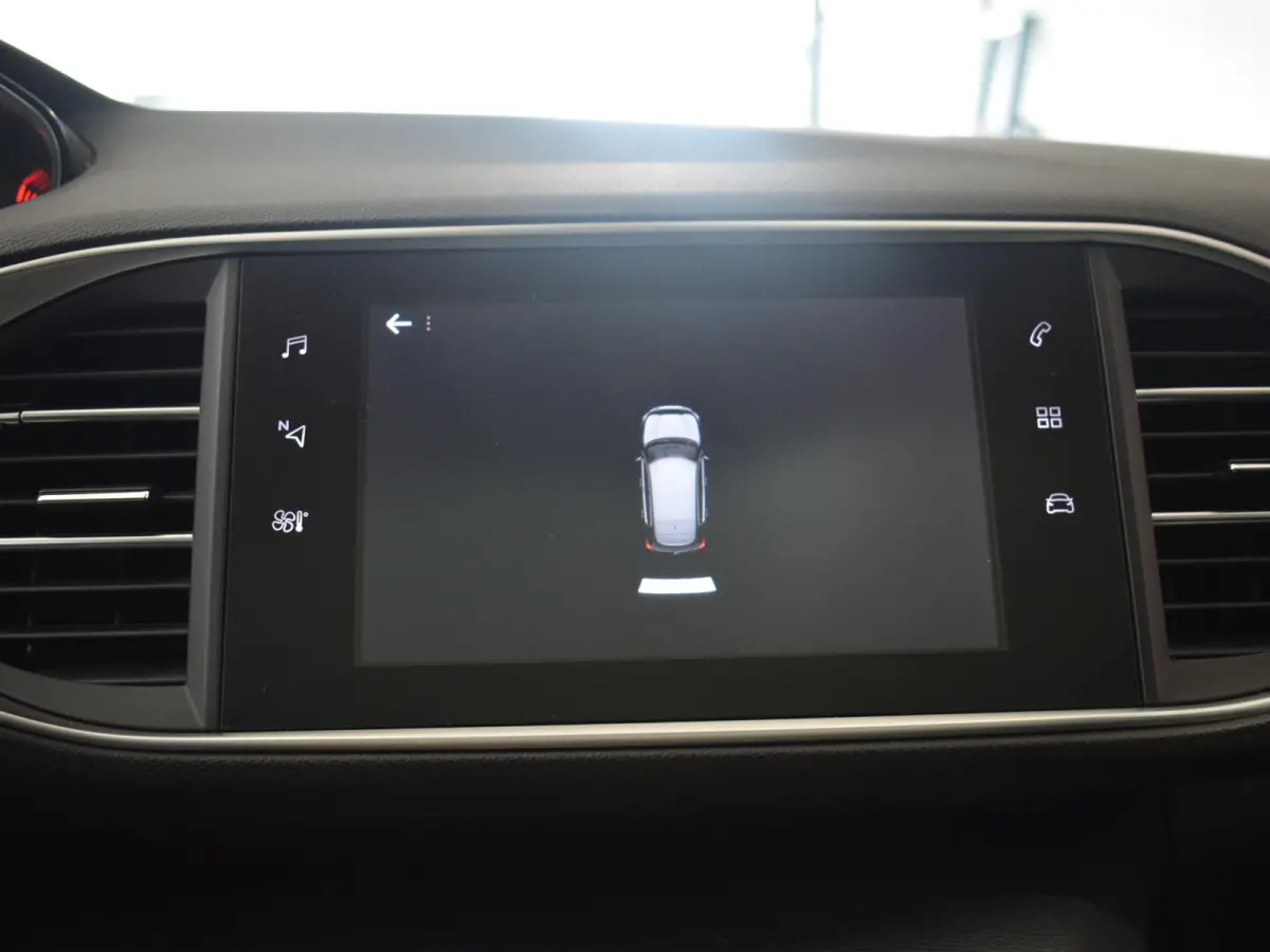 1.2 PureTech Allure | 130pk | Panoramadak | Trekhaak | Climate Control | Parkeersensoren |