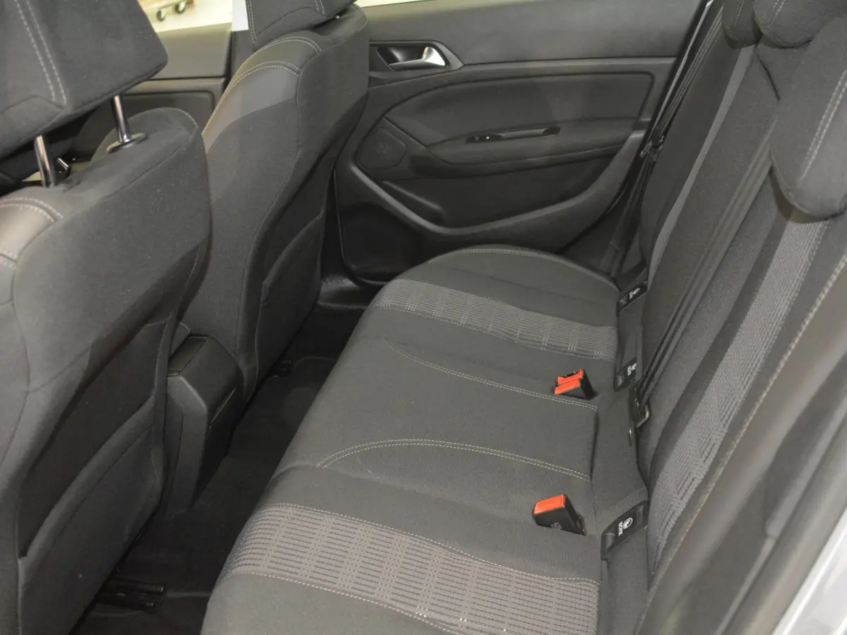 1.2 PureTech Allure | 130pk | Panoramadak | Trekhaak | Climate Control | Parkeersensoren |