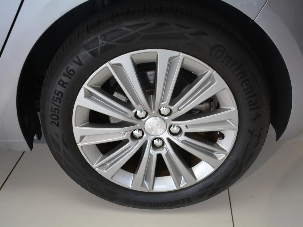 1.2 PureTech Allure | 130pk | Panoramadak | Trekhaak | Climate Control | Parkeersensoren |