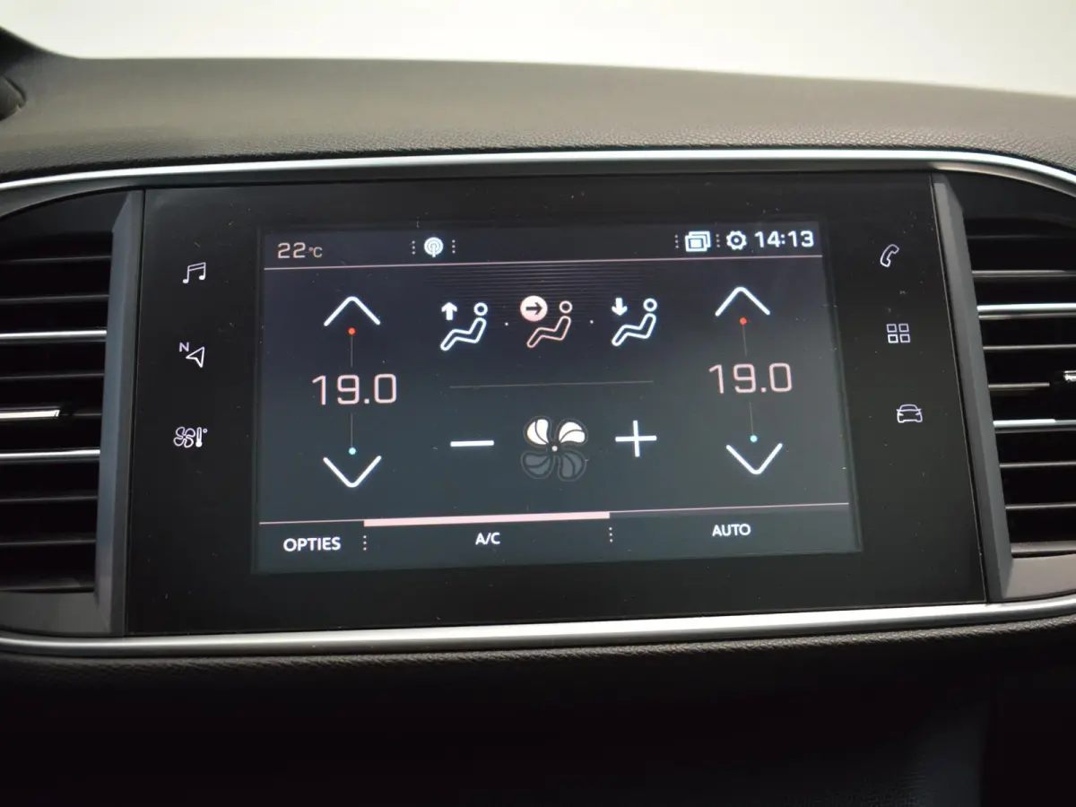 1.2 PureTech Allure | 130pk | Panoramadak | Trekhaak | Climate Control | Parkeersensoren |