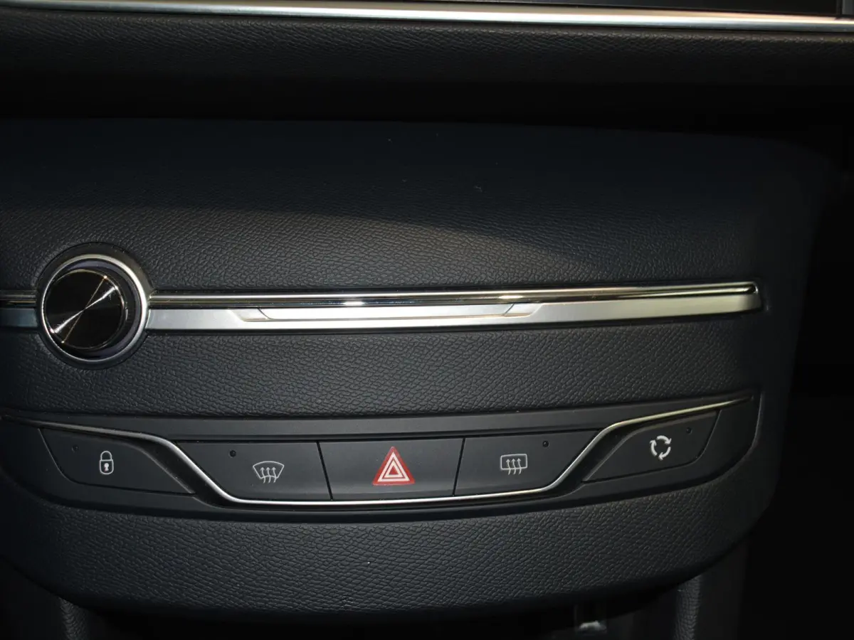 1.2 PureTech Allure | 130pk | Panoramadak | Trekhaak | Climate Control | Parkeersensoren |