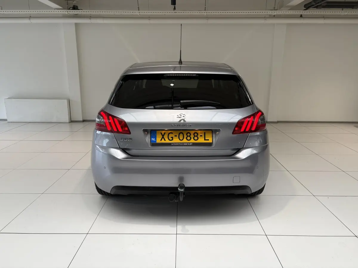 1.2 PureTech Allure | 130pk | Panoramadak | Trekhaak | Climate Control | Parkeersensoren |