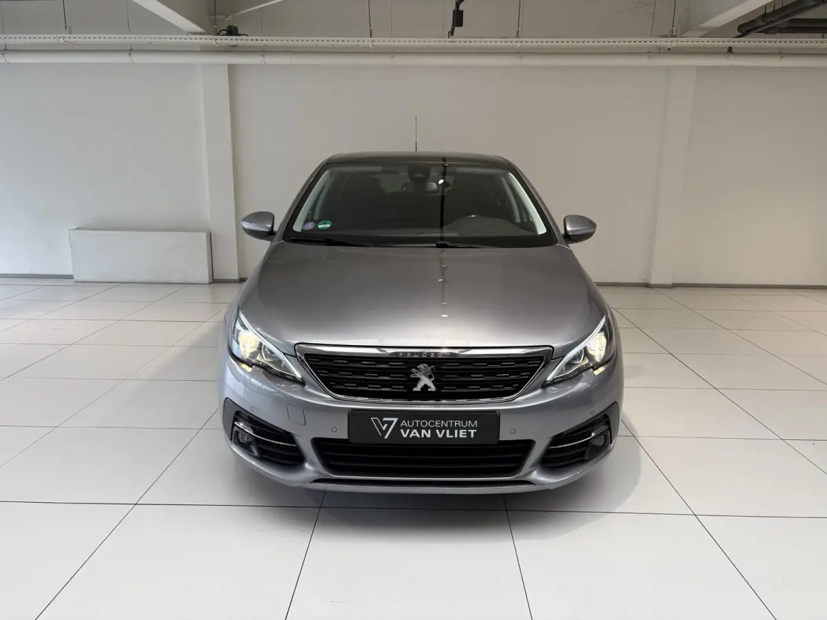 1.2 PureTech Allure | 130pk | Panoramadak | Trekhaak | Climate Control | Parkeersensoren |