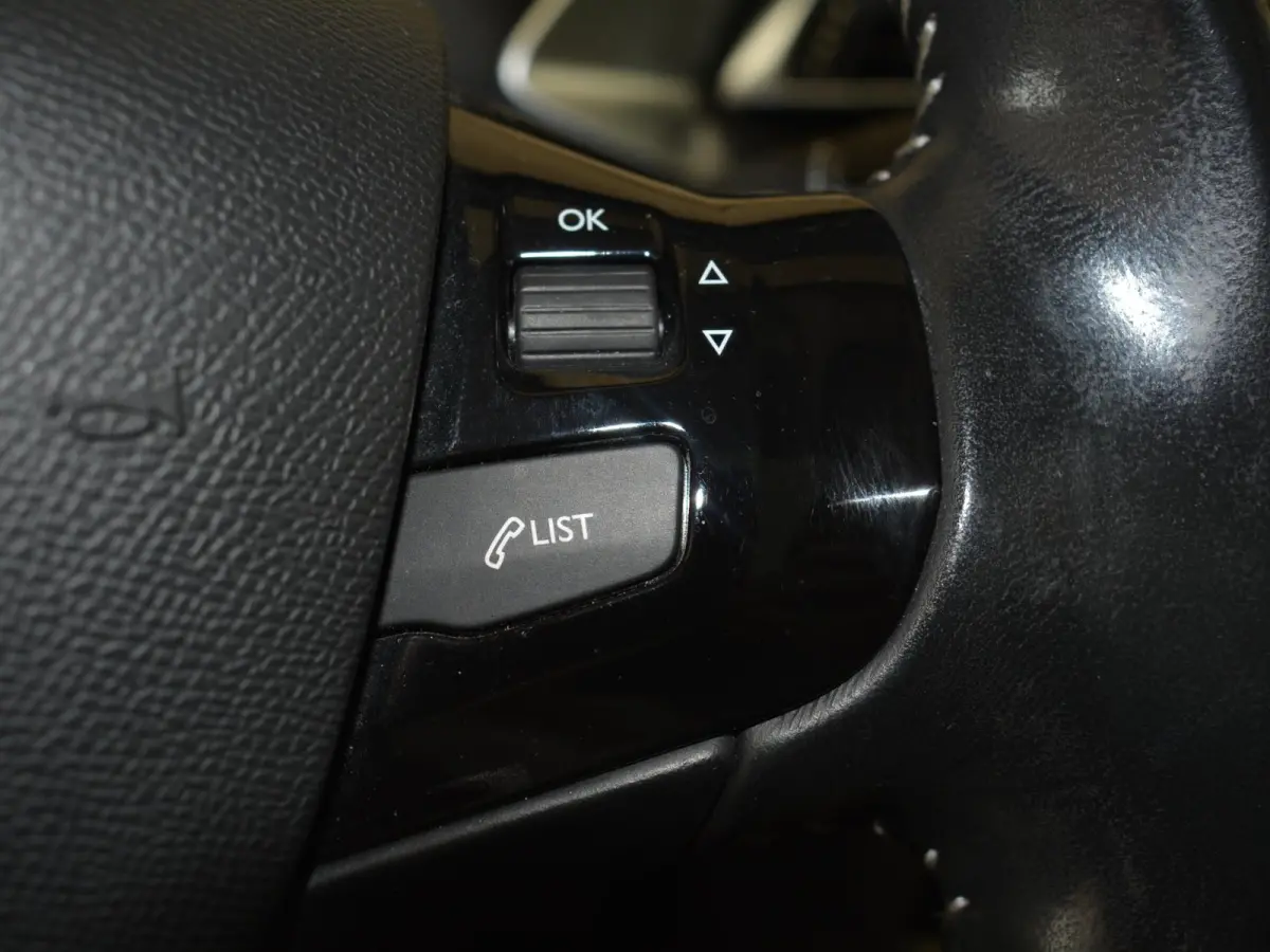 1.2 PureTech Allure | 130pk | Panoramadak | Trekhaak | Climate Control | Parkeersensoren |