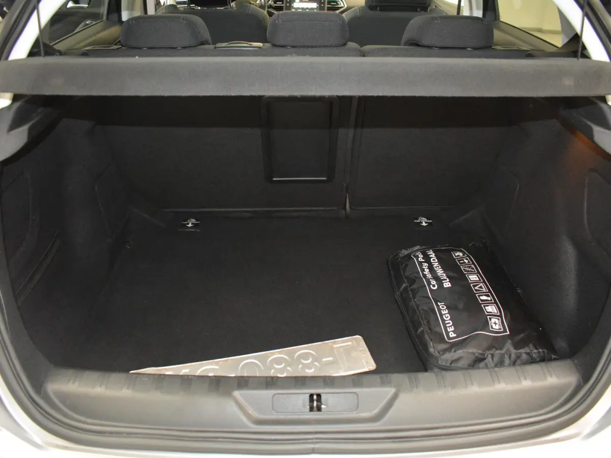 1.2 PureTech Allure | 130pk | Panoramadak | Trekhaak | Climate Control | Parkeersensoren |