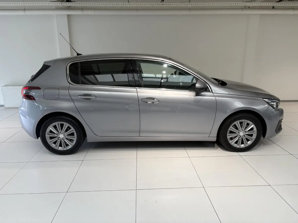 1.2 PureTech Allure | 130pk | Panoramadak | Trekhaak | Climate Control | Parkeersensoren |