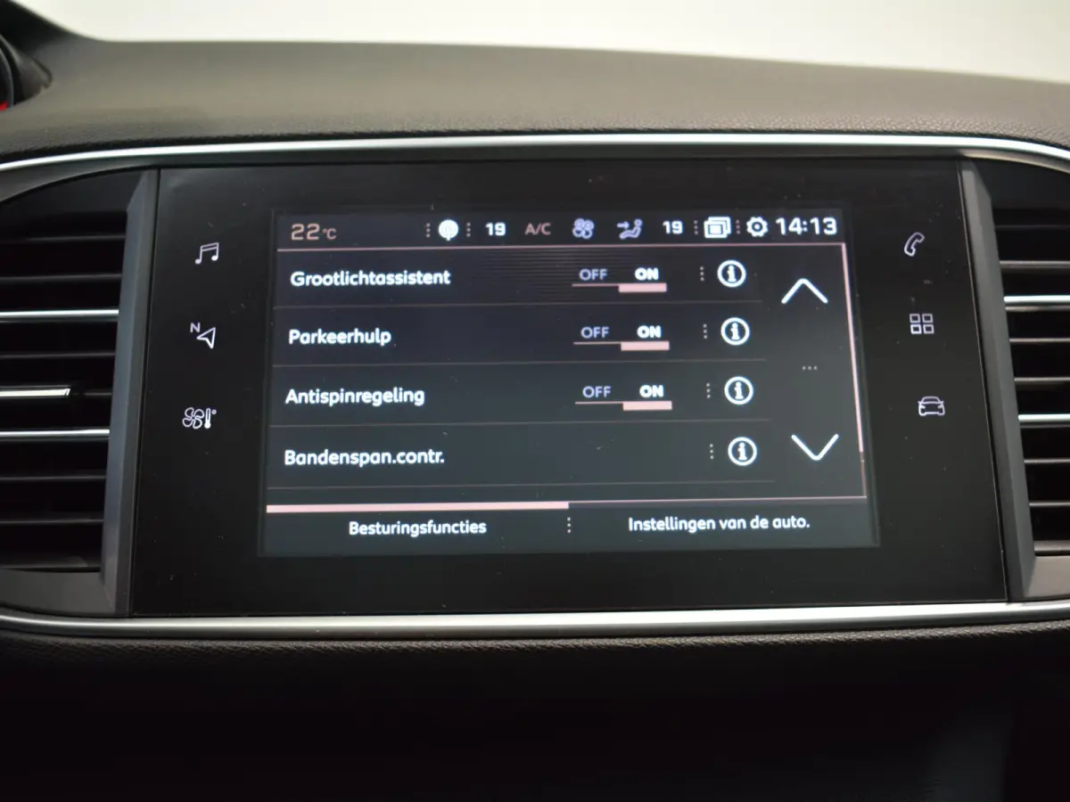 1.2 PureTech Allure | 130pk | Panoramadak | Trekhaak | Climate Control | Parkeersensoren |