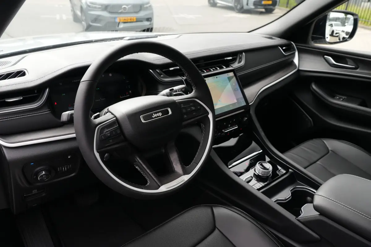 2.0 Limited 4xe | 381PK | Maxton | Pano | 20" | Keyless | Massage | Ventilatie | Leder | Jeep Grand Cherokee 2.0 Limited 4xe 381 PK Plug-in Hybrid met 2.0 viercilinder, panoramadak, 20-inch 