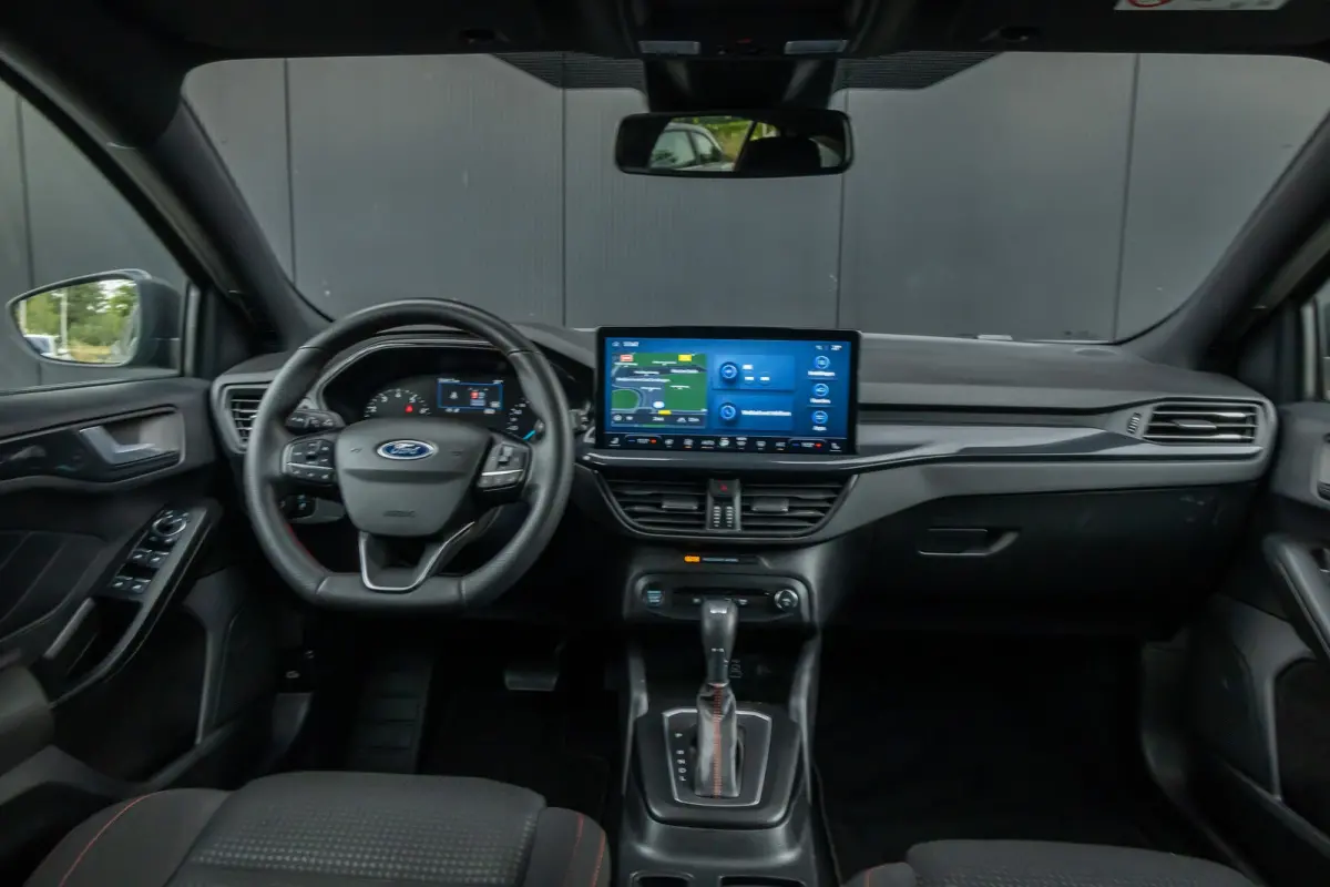1.0 EcoBoost Hybrid ST Line | 155pk | Automaat | Winter-pack | LED-verlichting | Privacy-glass | Apple carlay / Andriod auto