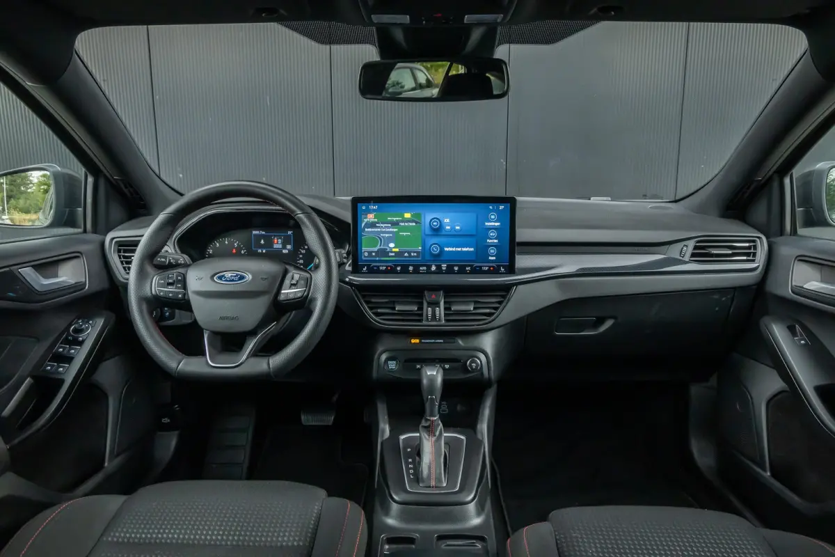 1.0 EcoBoost Hybrid ST Line | 155pk | Automaat | Winter-pack | LED-verlichting | Privacy-glass | Apple carlay / Andriod auto