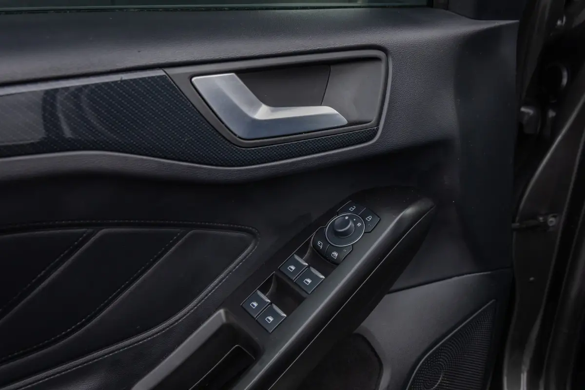 1.0 EcoBoost Hybrid ST Line | 155pk | Automaat | Winter-pack | LED-verlichting | Privacy-glass | Apple carlay / Andriod auto