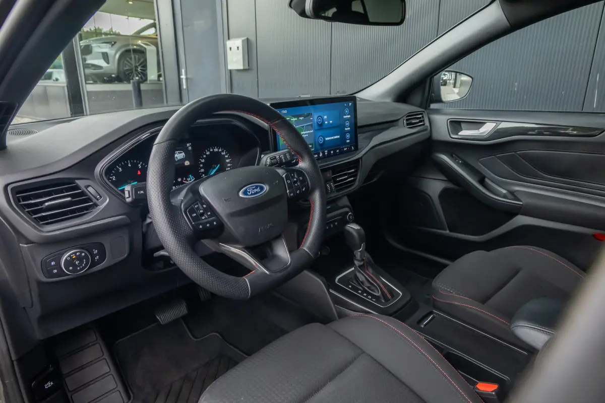 1.0 EcoBoost Hybrid ST Line | 155pk | Automaat | Winter-pack | LED-verlichting | Privacy-glass | Apple carlay / Andriod auto