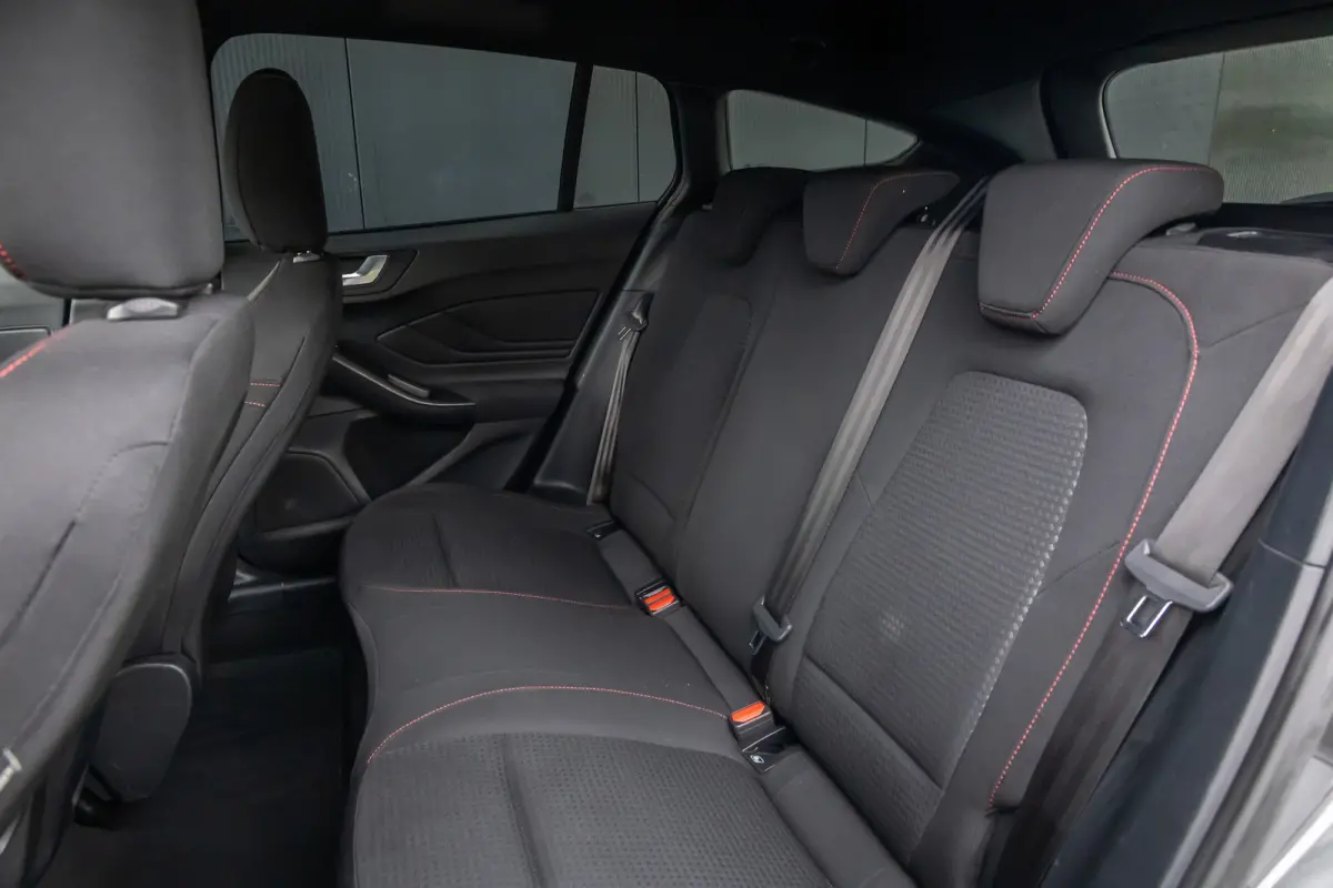 1.0 EcoBoost Hybrid ST Line | 155pk | Automaat | Winter-pack | LED-verlichting | Privacy-glass | Apple carlay / Andriod auto
