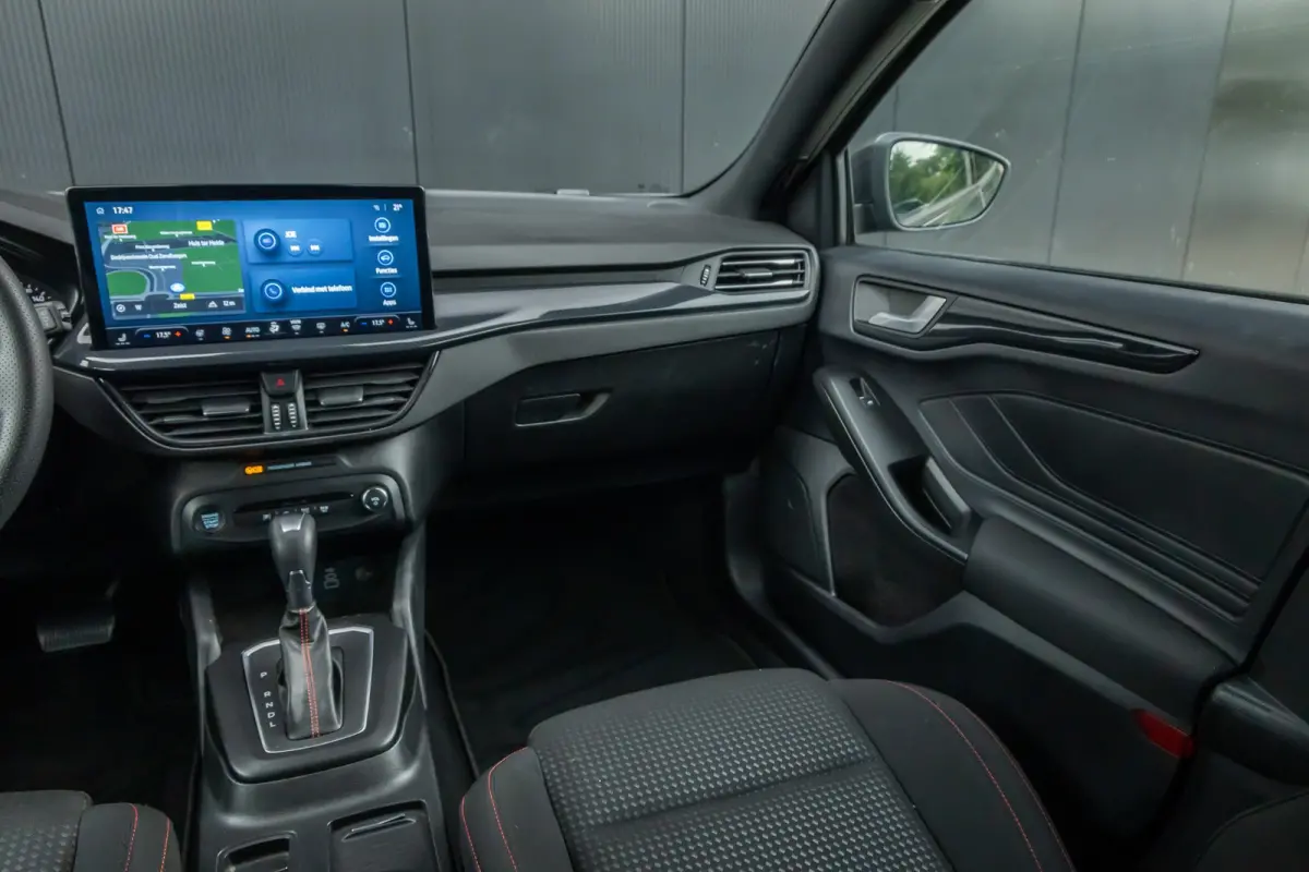 1.0 EcoBoost Hybrid ST Line | 155pk | Automaat | Winter-pack | LED-verlichting | Privacy-glass | Apple carlay / Andriod auto