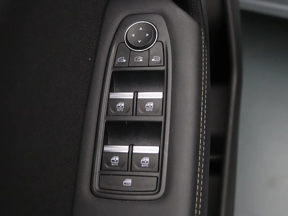145pk E-Tech full hybrid iconic Apple Carplay/Android Auto | Climate