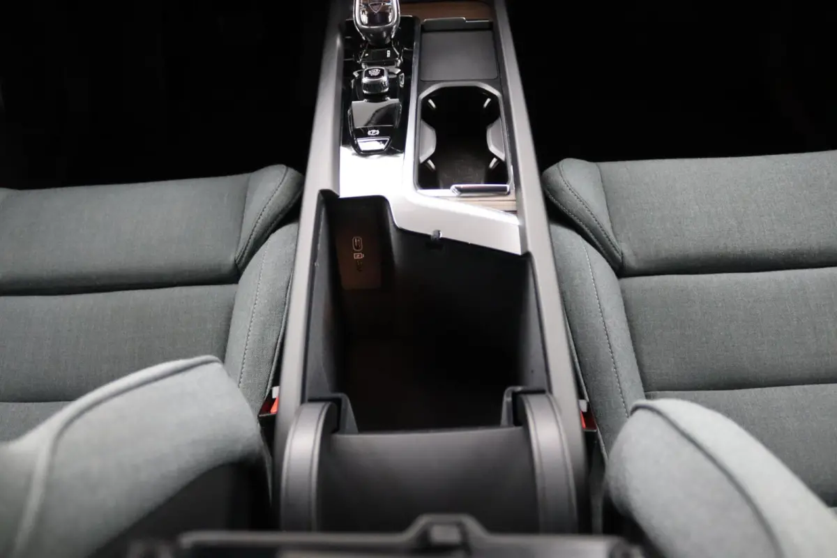 2.0 B5 AWD Inscription | Tailored Wool | 2400 trekgewicht |