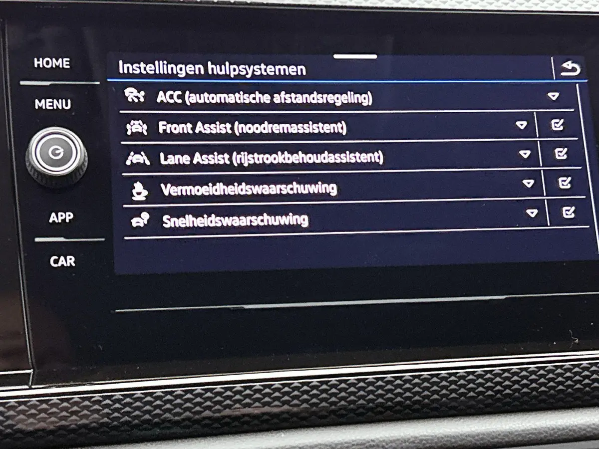 1.0 TSI Life Edition | 95 PK | Sensoren | Stoelverwarming | Carplay / Android Auto