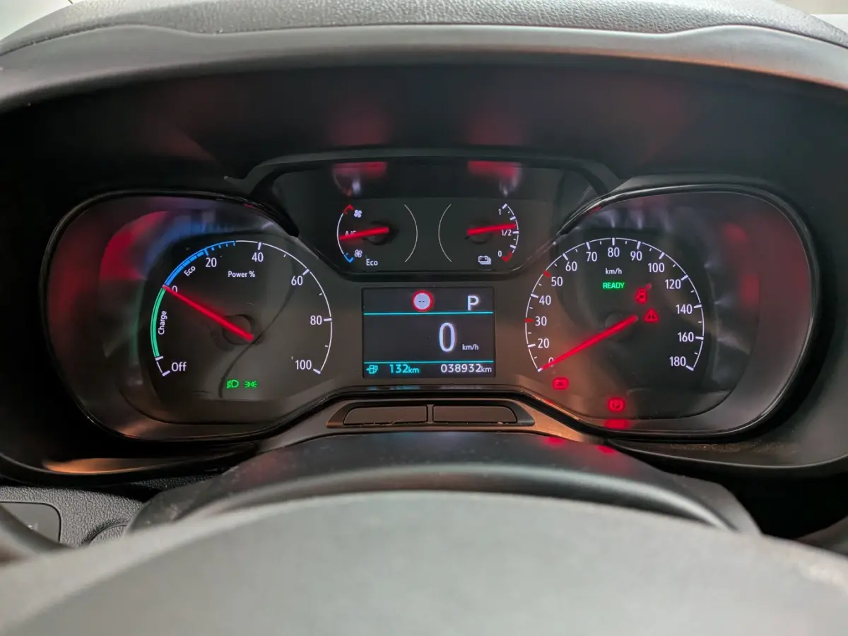 50kWh 136 PK | CAMERA | NAVIGATIE | BETIMMERING | VERWARMD STUUR | VOORVERWARMBAAR | APPLE CARPLAY/ANDROID AUTO |