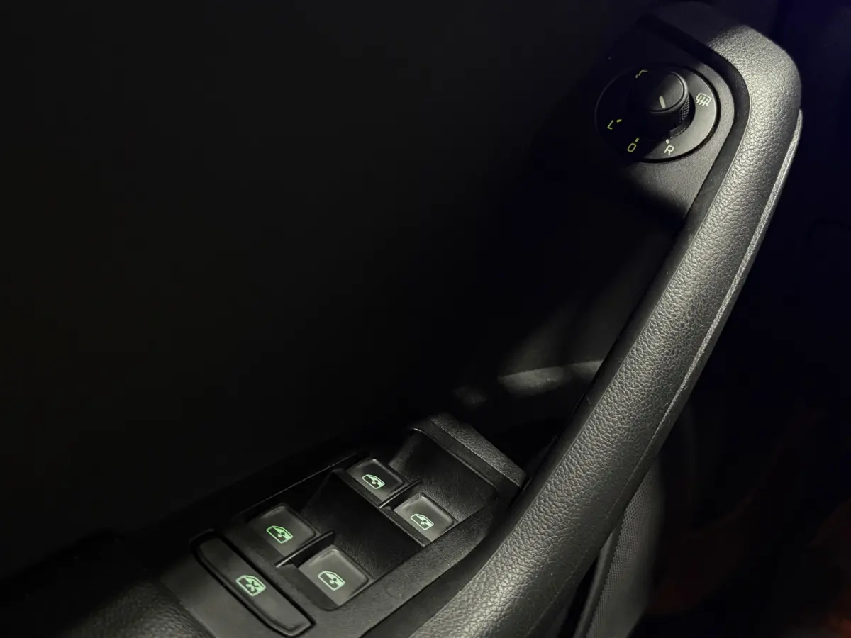 1.0 TSI Sportline Business | NAP | Keyless | Cruise Control | Stoelverwarming | Camera | Canton