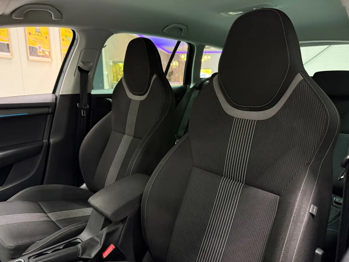 1.0 TSI Sportline Business | NAP | Keyless | Cruise Control | Stoelverwarming | Camera | Canton
