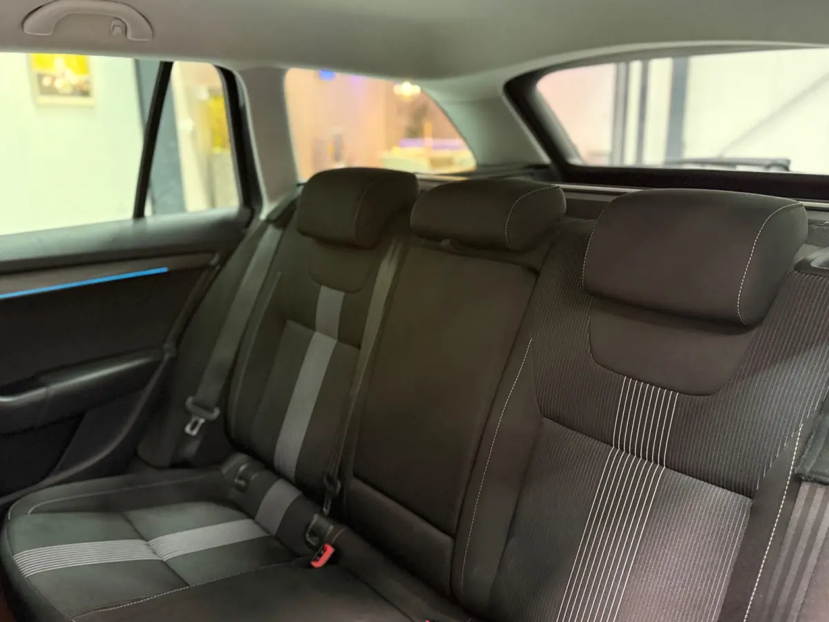 1.0 TSI Sportline Business | NAP | Keyless | Cruise Control | Stoelverwarming | Camera | Canton