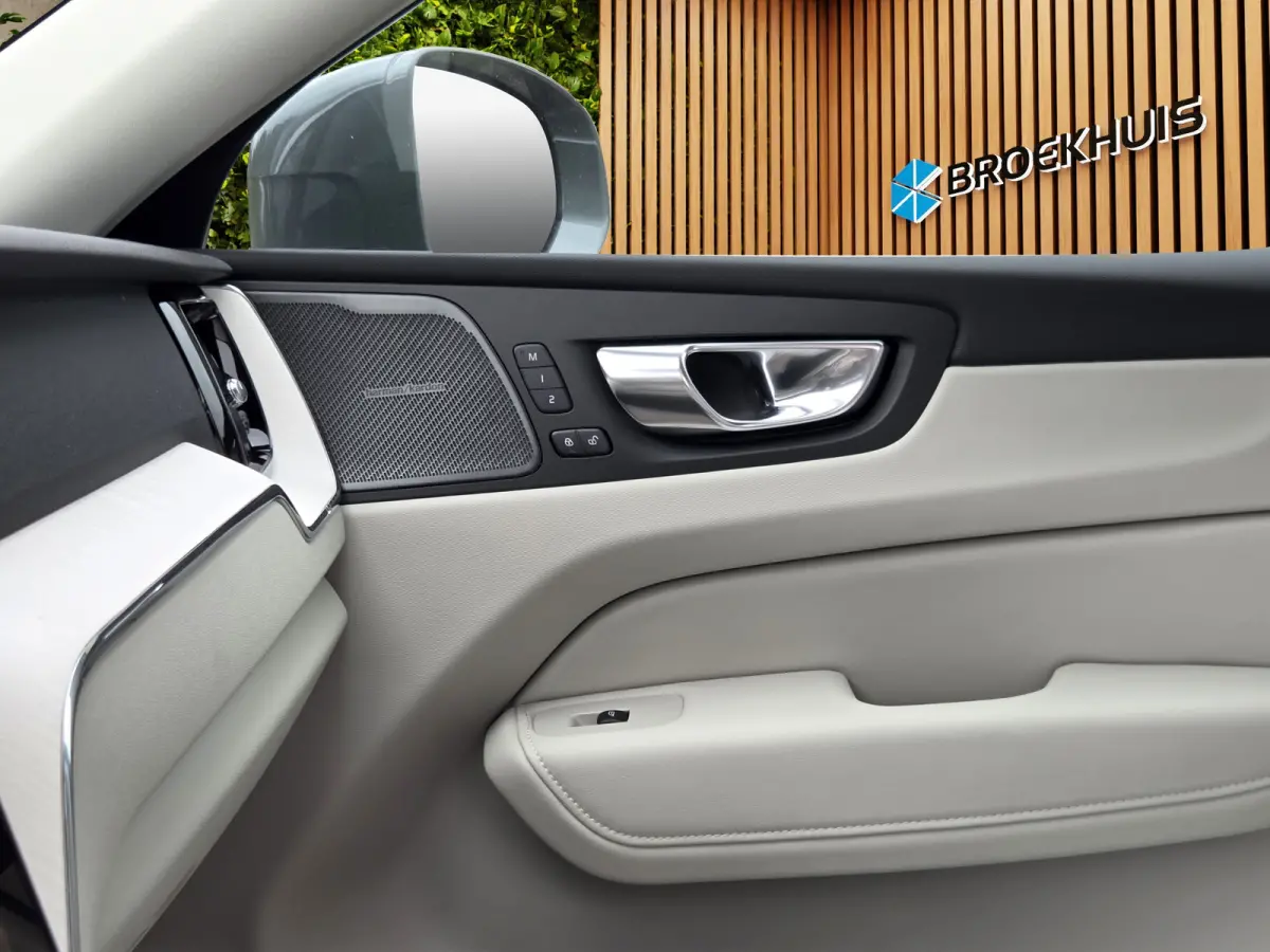 2.0 T6 Plug-in hybrid AWD Plus Bright | Luchtvering | Stoelventilatie | Pano | 360 Cam | HUD