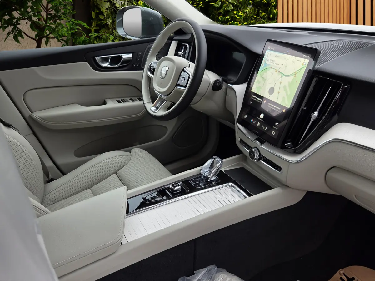 2.0 T6 Plug-in hybrid AWD Plus Bright | Luchtvering | Stoelventilatie | Pano | 360 Cam | HUD