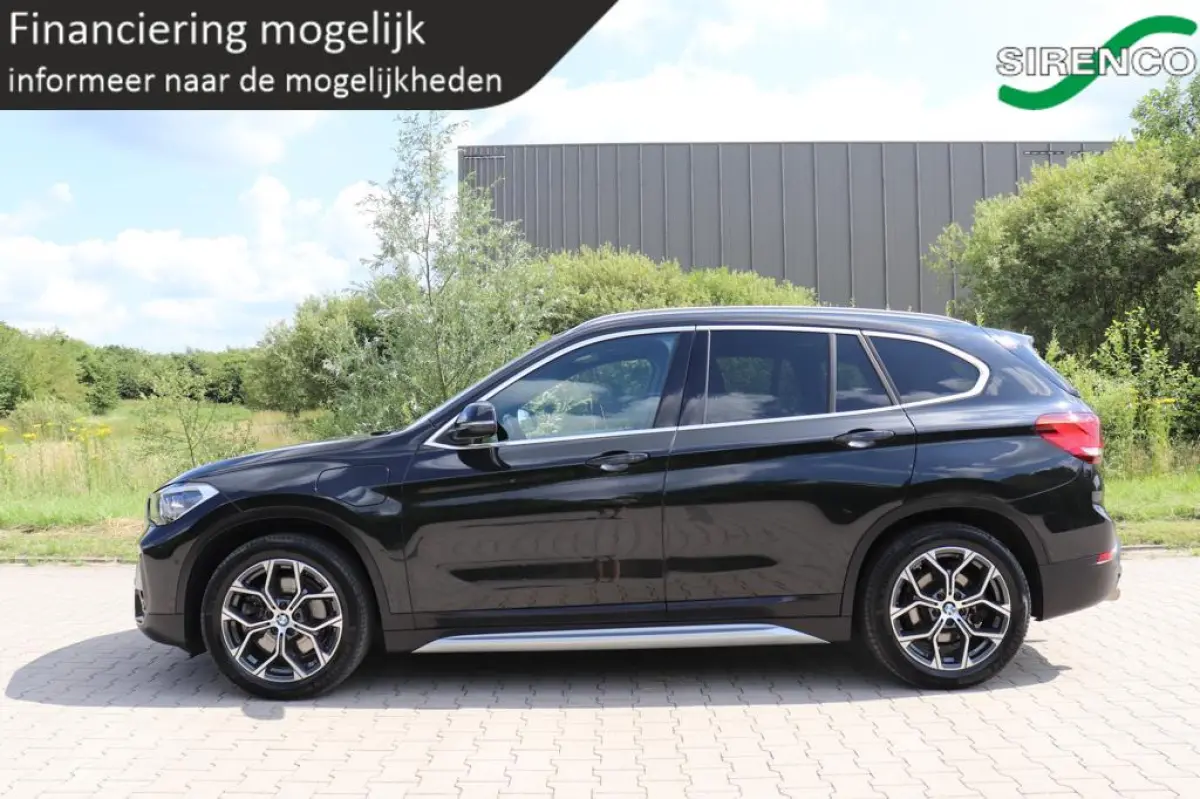 xDrive25e High Executive | full led | panodak | trekhaak | stoel + stuur verwarming | hud | dab | leder sportzetels | phev |