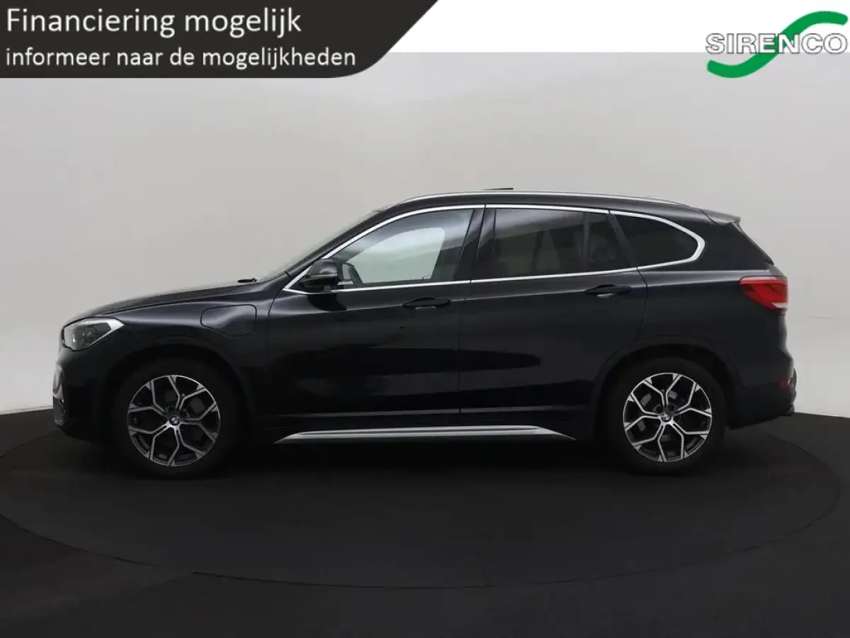 xDrive25e High Executive | full led | panodak | trekhaak | stoel + stuur verwarming | hud | dab | leder sportzetels | phev |