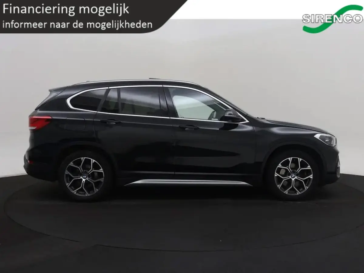 xDrive25e High Executive | full led | panodak | trekhaak | stoel + stuur verwarming | hud | dab | leder sportzetels | phev |