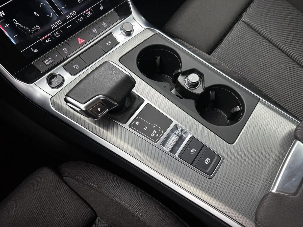 50 TFSI e quattro Advanced edition | Cruise control | Climate control | Navigatie | Elektr. verstelbare bestuurdersstoel met geheugen | Smartphone interface | Alarm Klasse III | Ledkoplampen