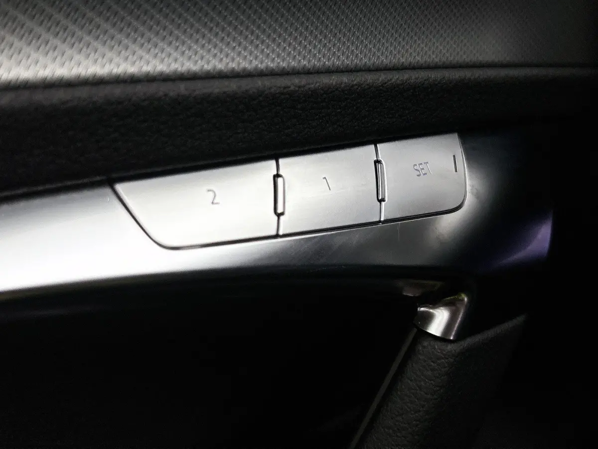 50 TFSI e quattro Advanced edition | Cruise control | Climate control | Navigatie | Elektr. verstelbare bestuurdersstoel met geheugen | Smartphone interface | Alarm Klasse III | Ledkoplampen