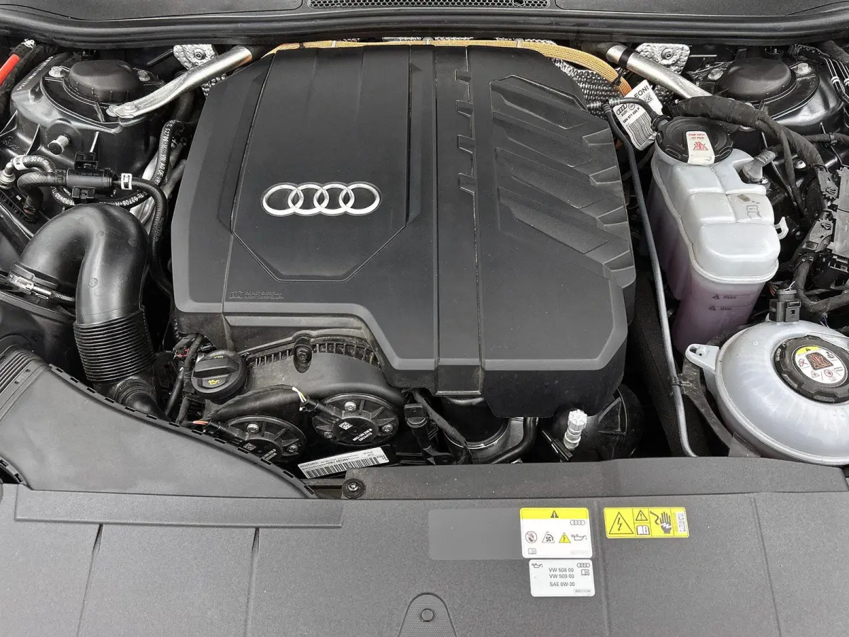 50 TFSI e quattro Advanced edition | Cruise control | Climate control | Navigatie | Elektr. verstelbare bestuurdersstoel met geheugen | Smartphone interface | Alarm Klasse III | Ledkoplampen