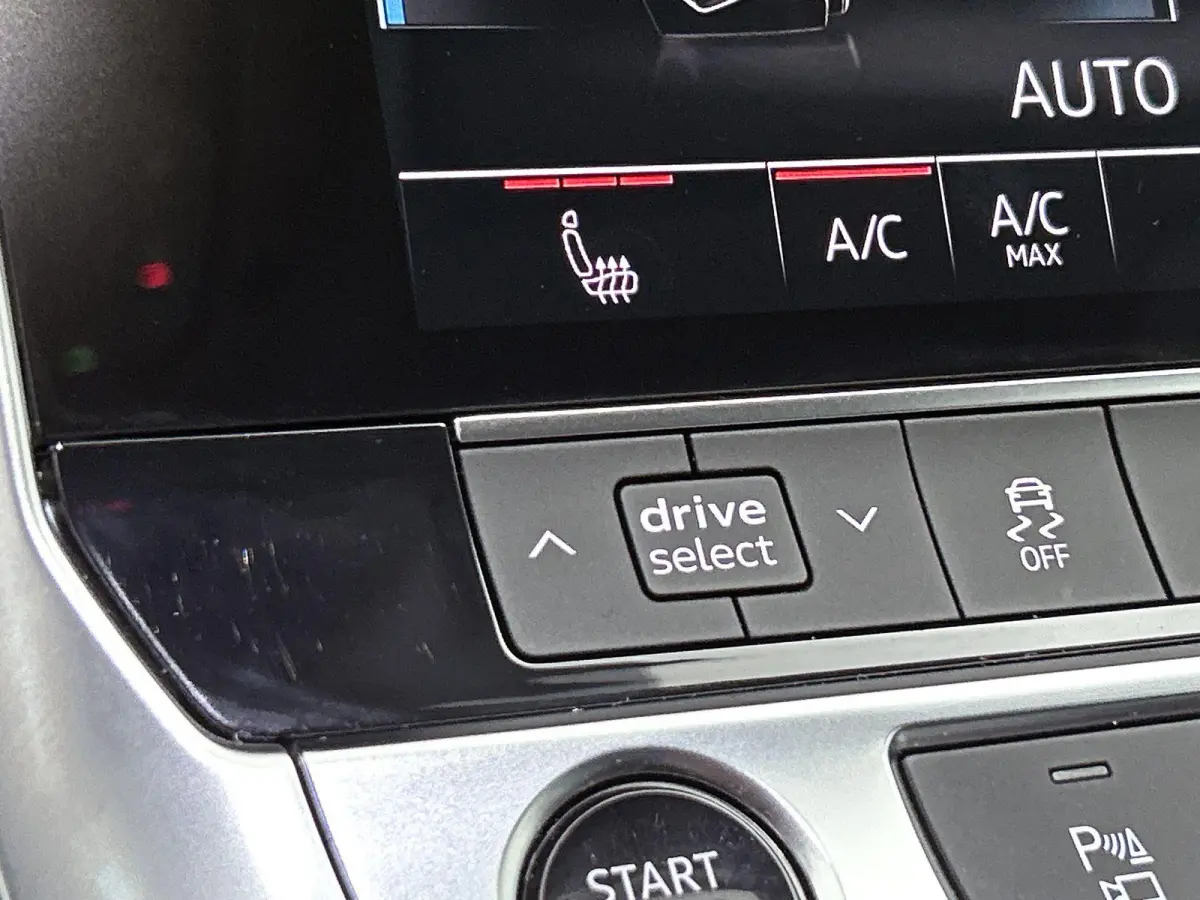 50 TFSI e quattro Advanced edition | Cruise control | Climate control | Navigatie | Elektr. verstelbare bestuurdersstoel met geheugen | Smartphone interface | Alarm Klasse III | Ledkoplampen