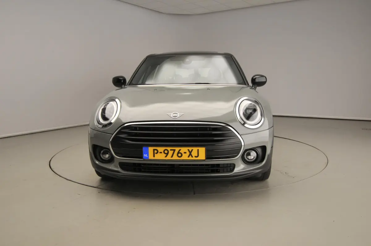 1.5 Cooper | LED | Leder | Navigatie | Panoramadak | Sportstoelen | Stoelverwarming | DAB | Alu 17 inch
