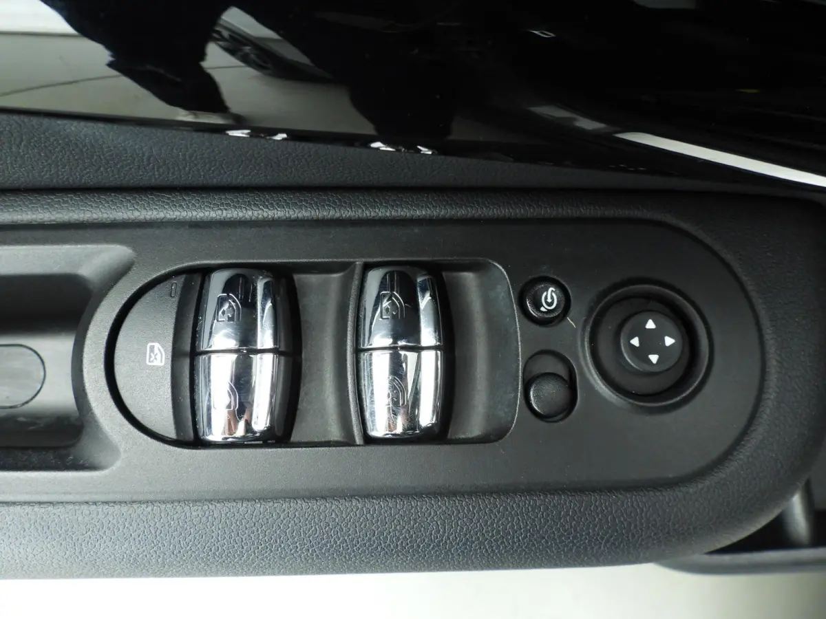 1.5 Cooper | LED | Leder | Navigatie | Panoramadak | Sportstoelen | Stoelverwarming | DAB | Alu 17 inch