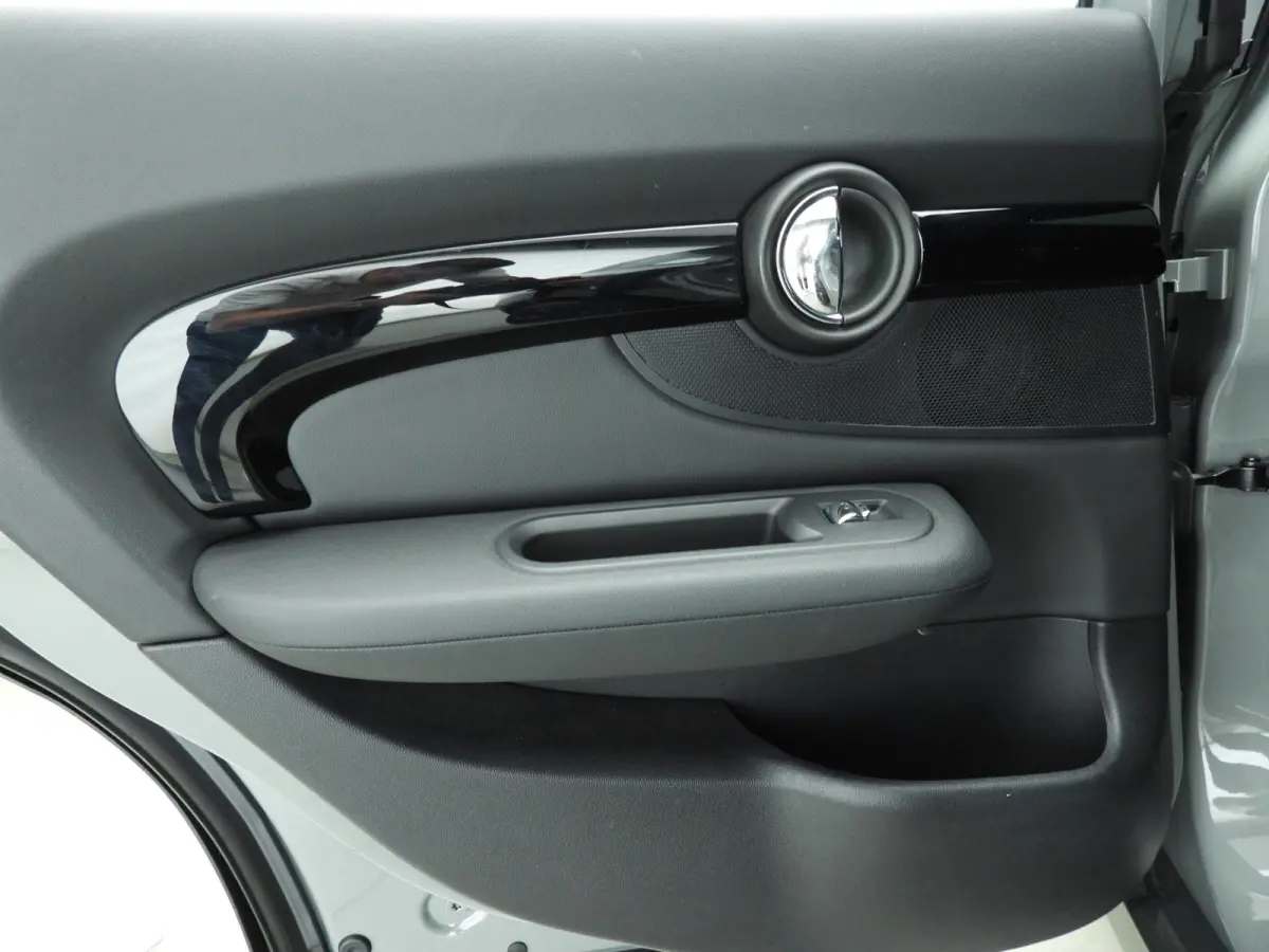 1.5 Cooper | LED | Leder | Navigatie | Panoramadak | Sportstoelen | Stoelverwarming | DAB | Alu 17 inch