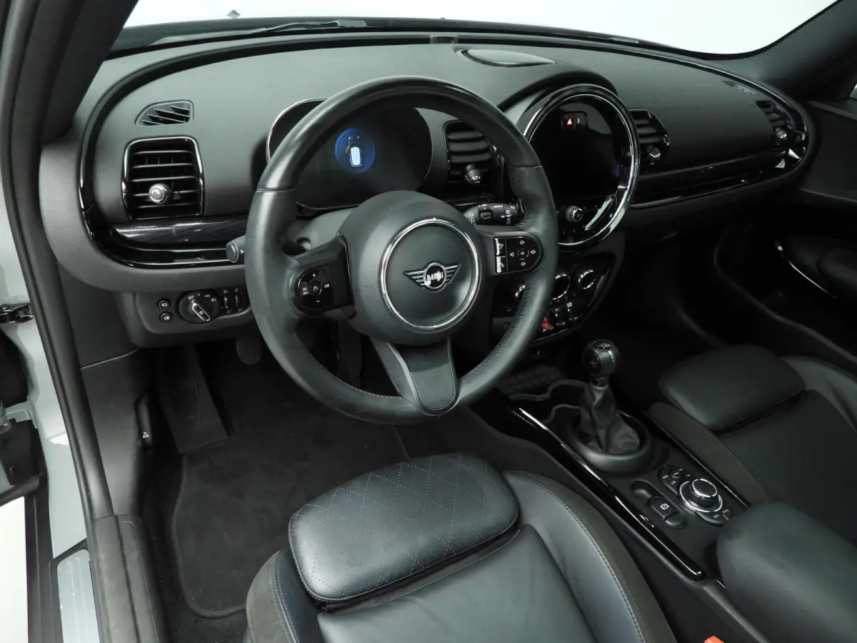 1.5 Cooper | LED | Leder | Navigatie | Panoramadak | Sportstoelen | Stoelverwarming | DAB | Alu 17 inch