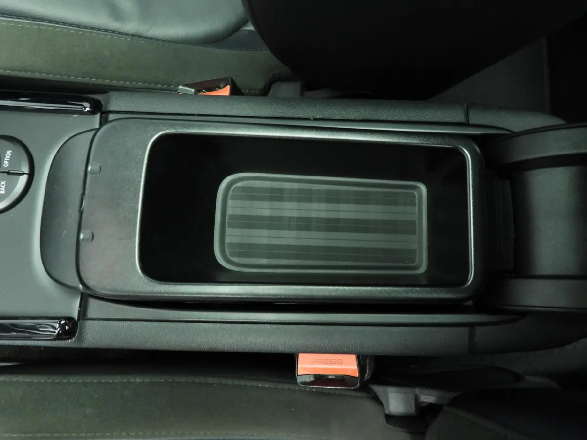 1.5 Cooper | LED | Leder | Navigatie | Panoramadak | Sportstoelen | Stoelverwarming | DAB | Alu 17 inch