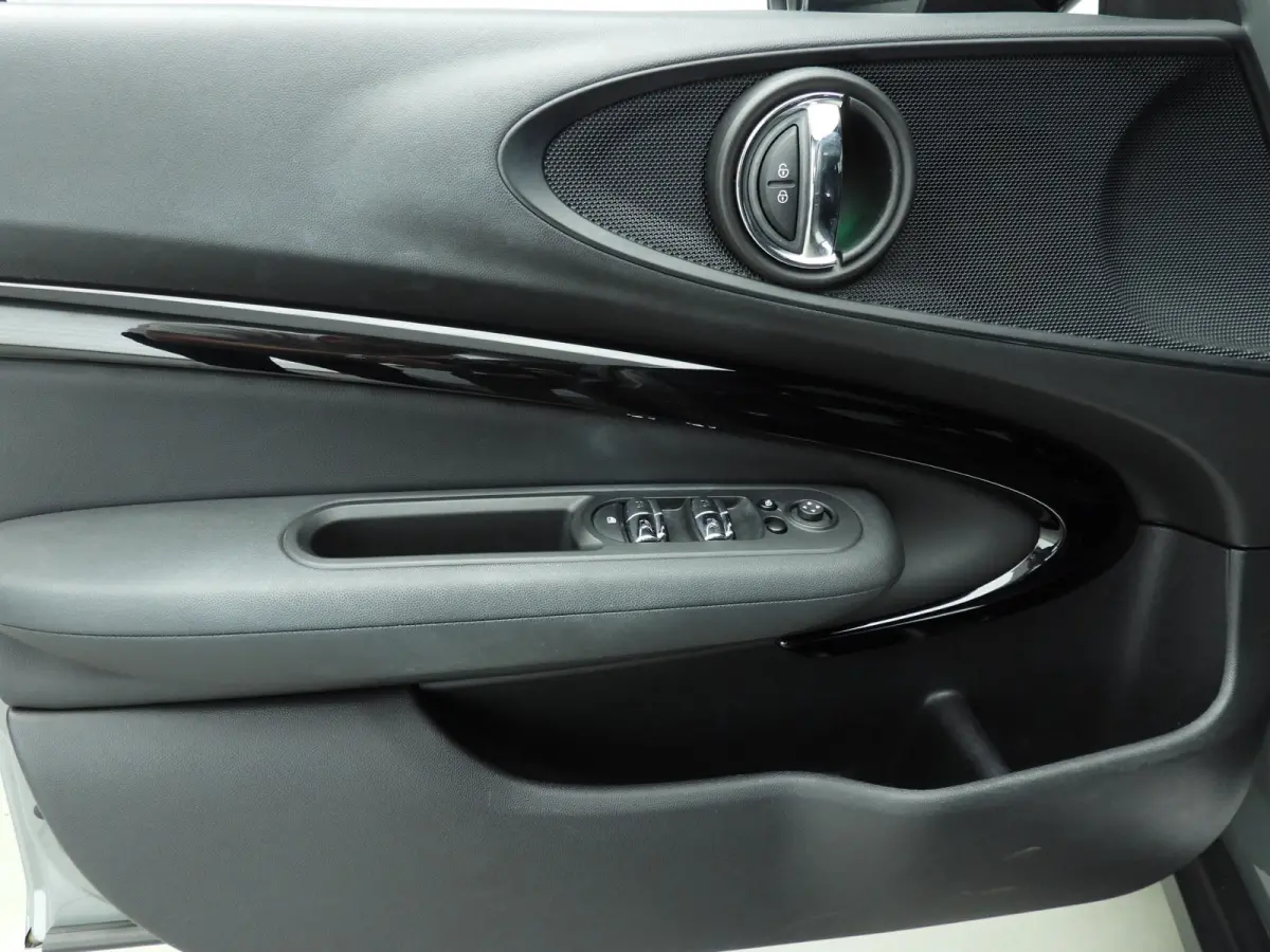 1.5 Cooper | LED | Leder | Navigatie | Panoramadak | Sportstoelen | Stoelverwarming | DAB | Alu 17 inch